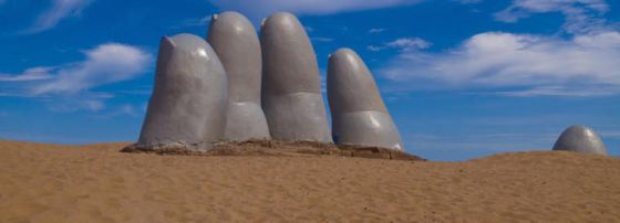 uruguay-hand-sculpture_2